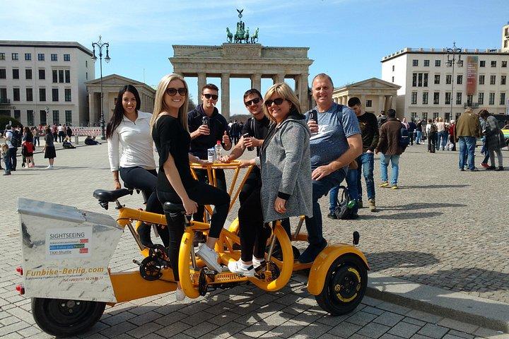 Berlin : Guided Private Sightseeing Tours with Funbikes, Teambikes