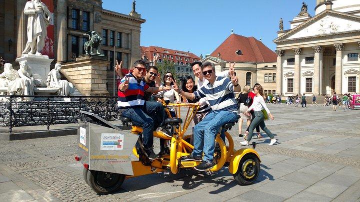 Berlin: Guided Private Sightseeing Tours with Funbikes, Teambikes