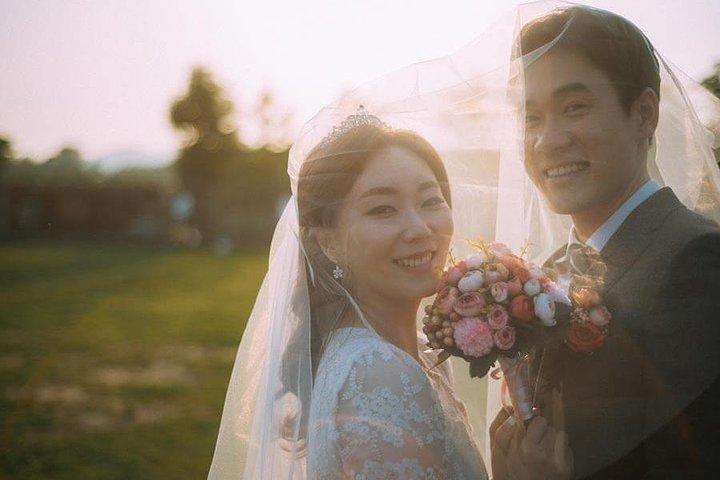 Private Photo Session with a Local Photographer in Incheon
