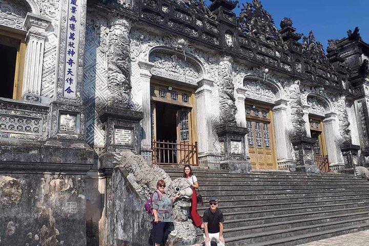 Viagem privada de um dia para visitar o Palácio Imperial da Cidade de Hue, o Túmulo Real via Hai Van Pass