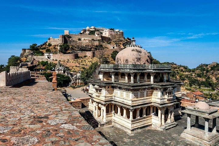Kumbhalgarh and Ranakpur：ウダイプールからのプライベート日帰り旅行