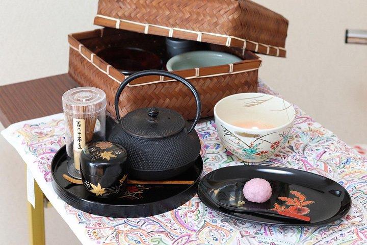 Sushi oder traditionelle japanische Küche in einem Kyoto-Haus mit Emika