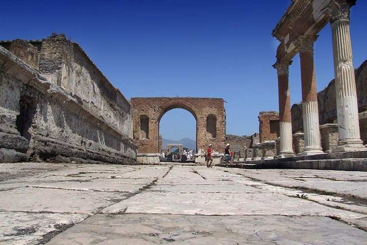 Naples: Pompeii & Herculaneum Day Trip – Small Group Tour