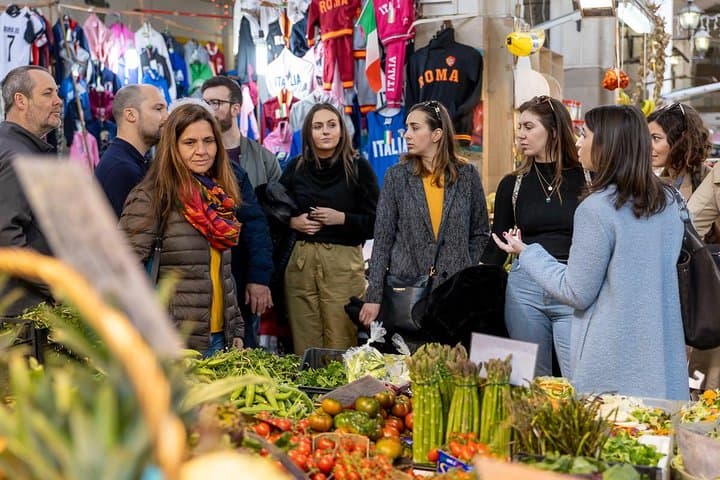 Private market tour and cooking class with lunch or dinner in Pompei