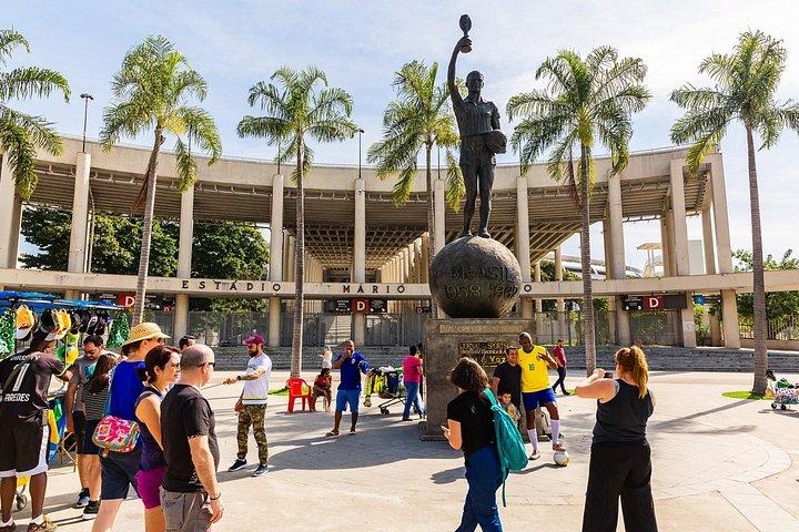 Un Día en Rio - Cristo Redentor en Tren, Pan de Azúcar, Maracaná, Escaleras 
Selarón y Almuerzo
