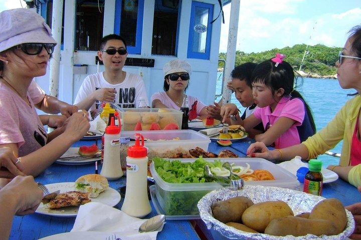 Viagem de dia de pesca de Tu pelo barco de acompanhamento de Koh Samui
