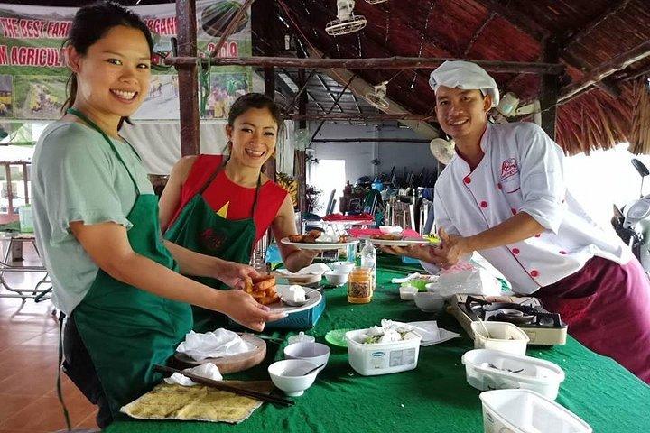 Marknad till gård till bordsmakningsklass i saigon