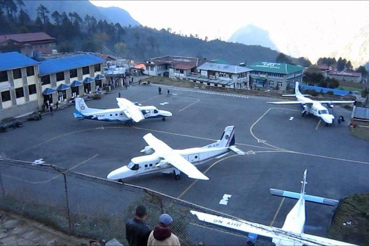 カトマンズからルクラまでの片道航空券