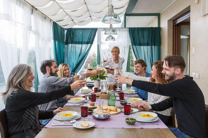 グッビオでのプライベートマーケットツアー、ランチまたはディナー、料理のデモ