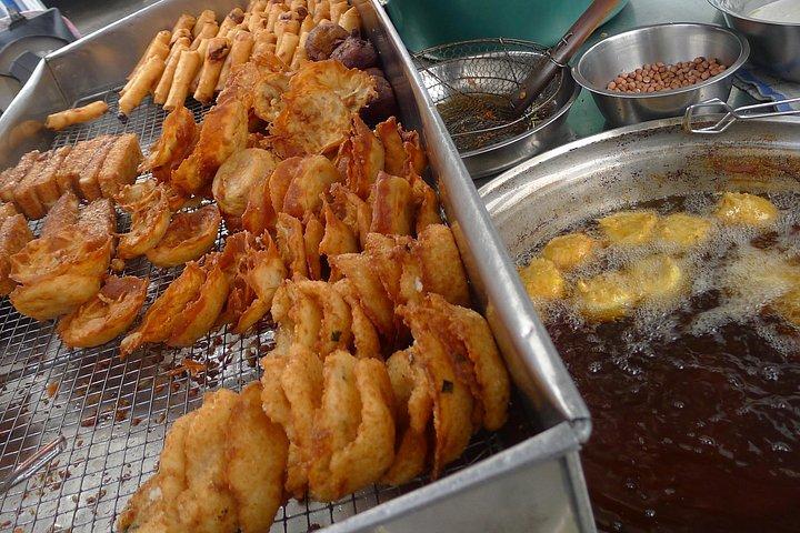 ローカルフードを楽しむ: ジョージ・タウンの屋台料理ツアー