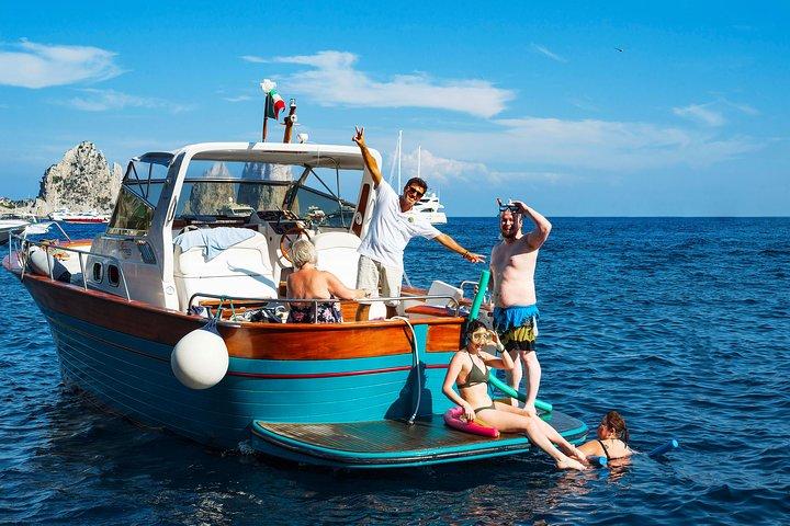 Excursión en barco desde Sorrento a Capri para grupos pequeños