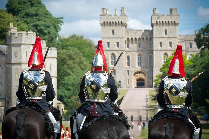 ロンドンからのウィンザー城、ストーンヘンジ＆バスプライベートカーツアー