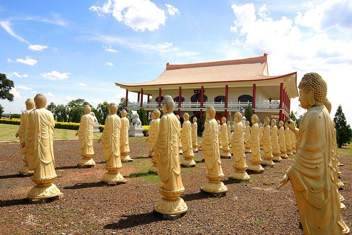 Stadtrundfahrt mit buddhistischem Tempel und muslimischer Moschee