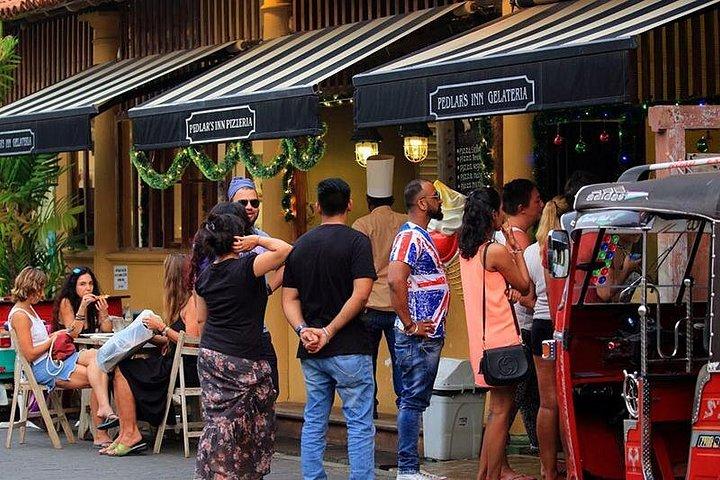 ゴール：ホテルピックアップ付きシティ＆フォートサイクリングツアー