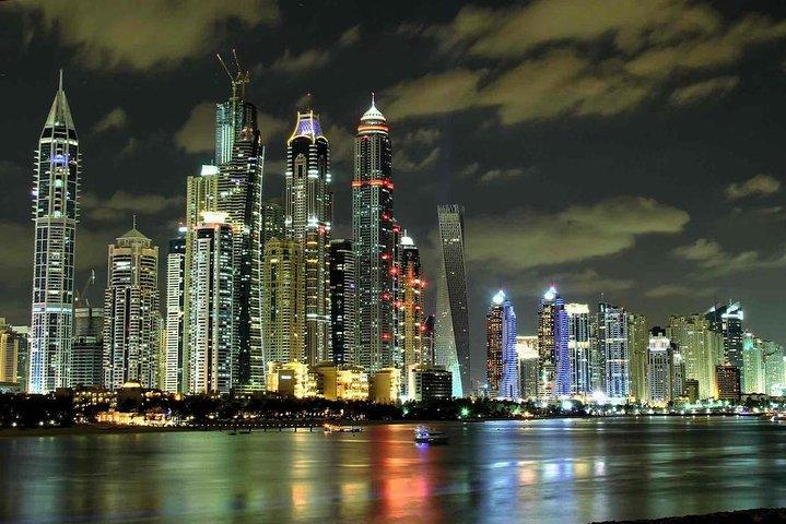 Crucero por el puerto deportivo de Dubái con tour privado por la ciudad nocturna de Dubái
