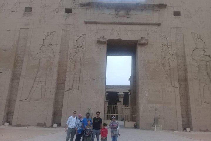 カイロからアスワン、ルクソール、アブシンベルへのベスト2日間の旅行パッケージ