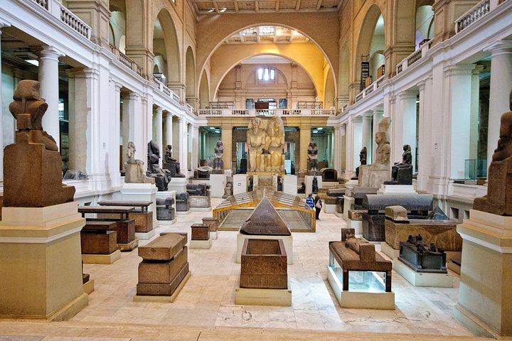 Excursão diurna Breve Pausa no Egito: Pirâmides, Esfinge e Museu Egípcio saindo do Aeroporto do Cairo