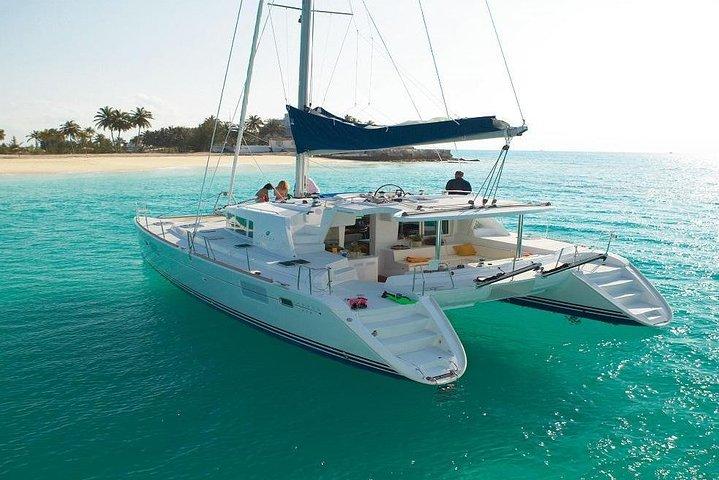 Increíble Tour a Isla Mujeres con snorkel, almuerzo y barra libre