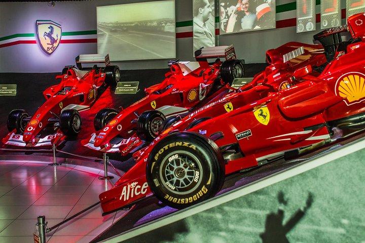 フェラーリ博物館入場付きマラネッロ＆ボローニャプライベートツアー