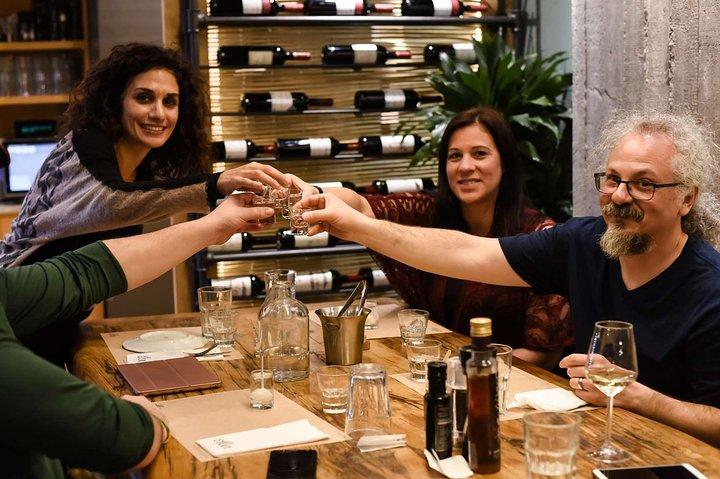 Private Athens By Night Food Tour & wijnproeverij van 5 soorten