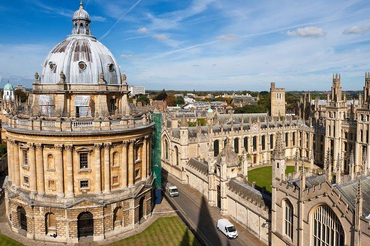 ロンドン発オックスフォード、ストラトフォード、コッツウォルズ＆ウォリック城ツアー