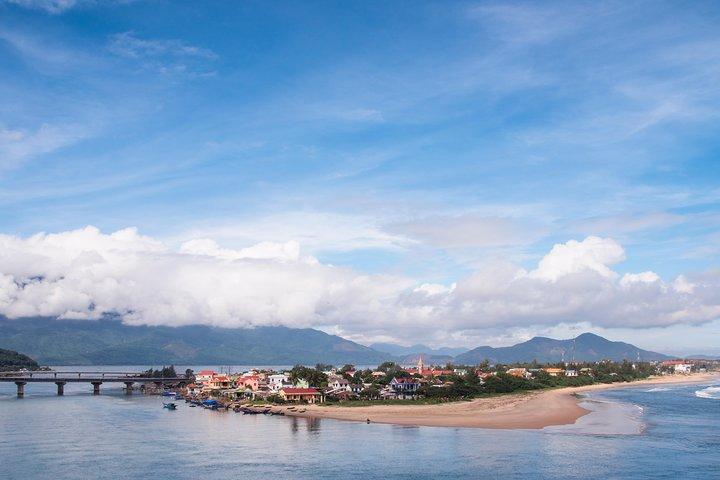 Viajes de Hoi An a Dong Hoi en servicio de coche privado
