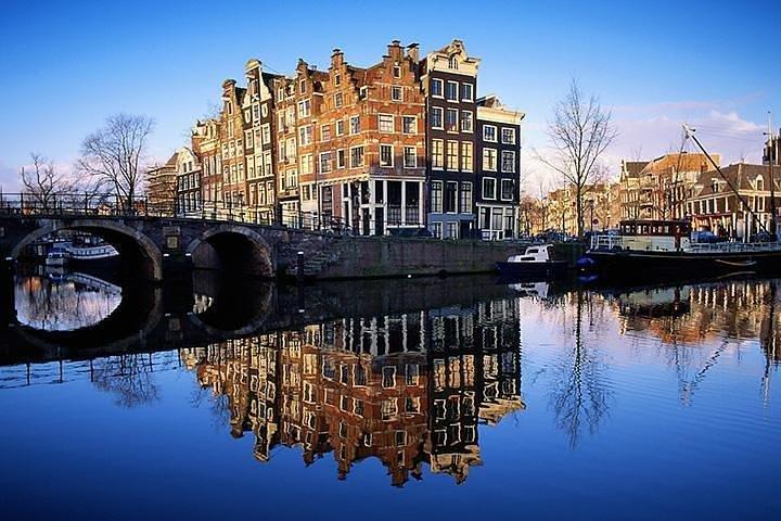 4-Day Highlights of Amsterdam and Paris