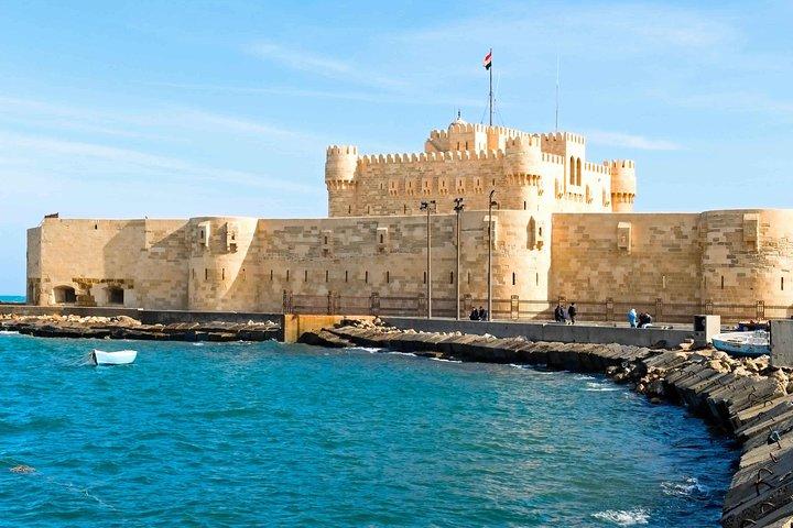 Explore o Cemitério de Guerra de El Alamein e as principais atrações de Alexandria com almoço e guia