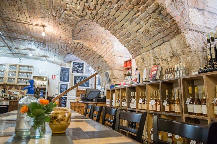Degustação de vinhos húngara (com queijo e charcutaria) em Budapeste