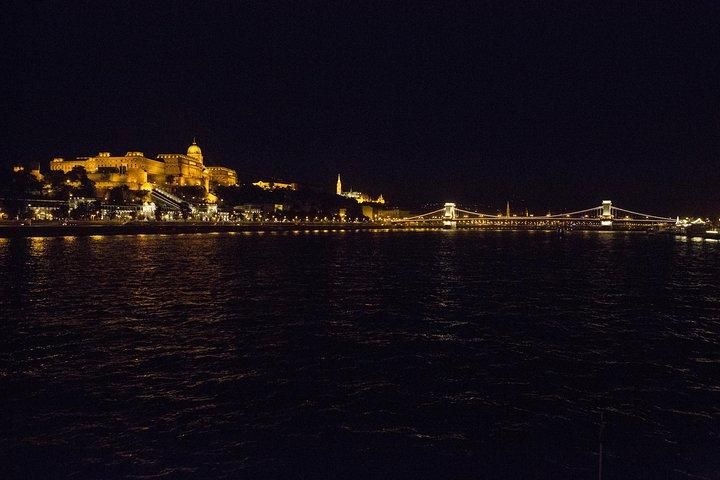 Budapest Night Walking Tour com cruzeiro do rio Danúbio