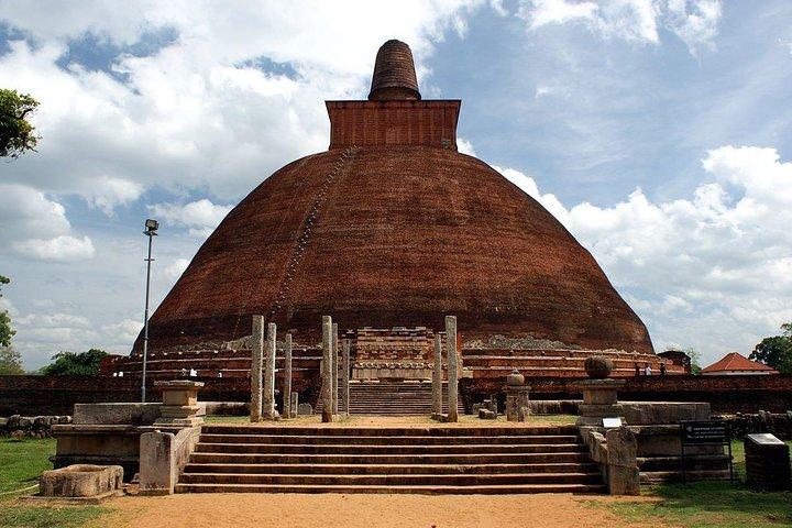 2 dias de excursão privada ao Parque Nacional Anuradhapura e Wilpattu a partir de Negombo