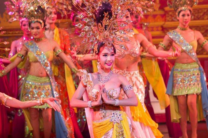 パタヤアルカサルキャバレーレディーボーイショー、ホテルからの往復送迎サービス