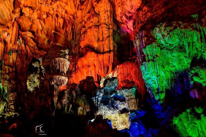6-stündige Deluxe-Kreuzfahrt in der Halong-Bucht, um die überraschende Höhle und die Insel Titop zu besuchen