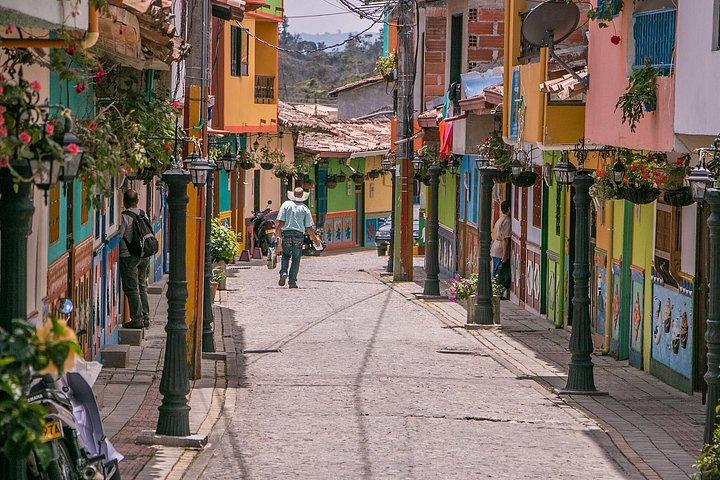 メデジンからのグアタペとエルペニョルへの日帰り旅行