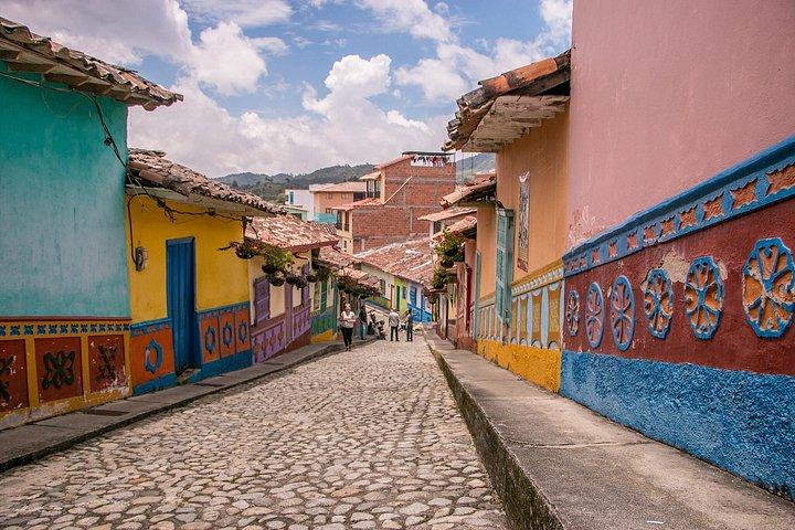 メデジンからのグアタペとエルペニョルへの日帰り旅行