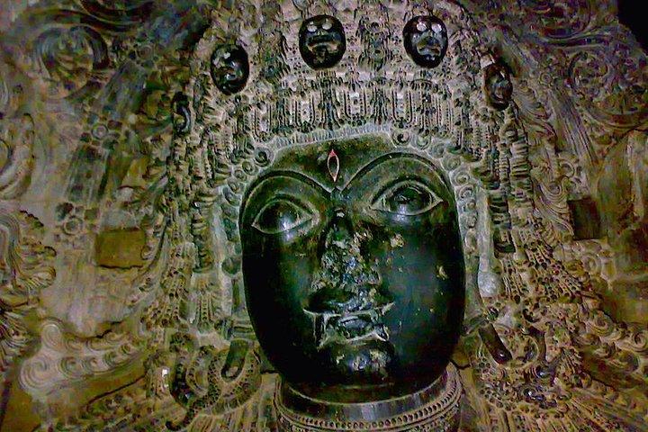 寺院の彫刻があるベルールとハレビッドの世界遺産