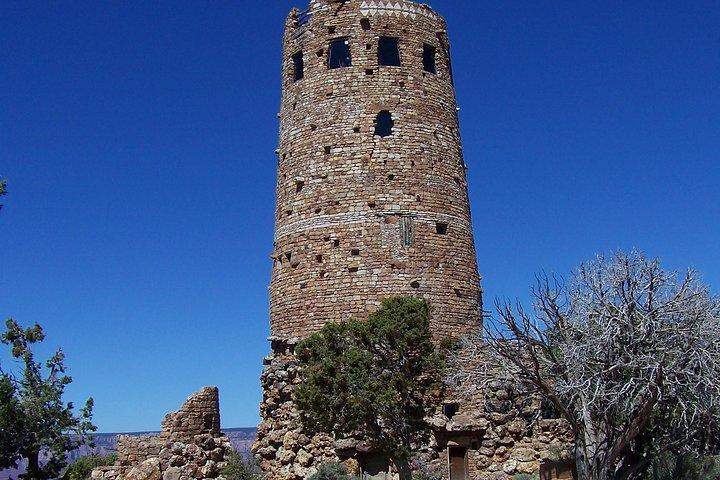 グランド キャニオン エクスプローラー : セドナまたはフラッグスタッフからの遺跡を巡る日帰り旅行