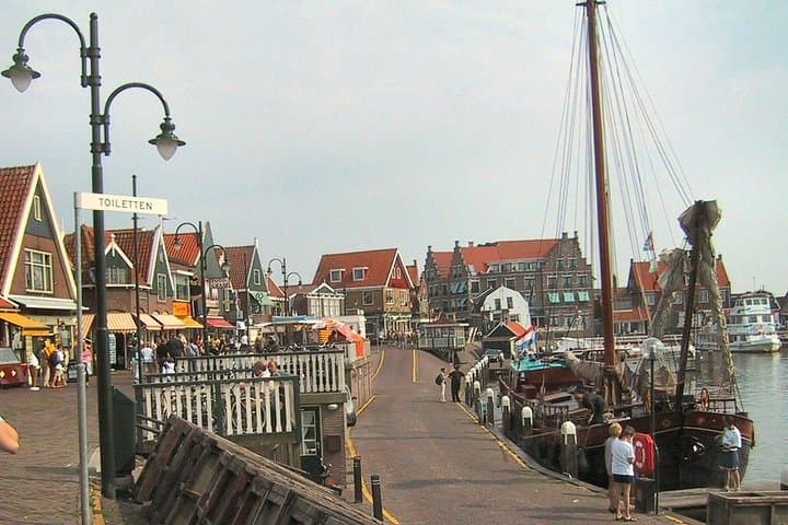 Day Trip from Amsterdam to Zaanse Schans Windmills and Volendam