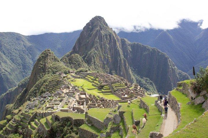 2-Day Machu Picchu Guided Tour with Amazing Views
