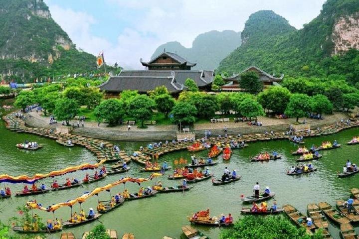 Bai Dinh Pagoda und Trang Eine luxuriöse Ganztagestour mit Limousinen-Bustransfer