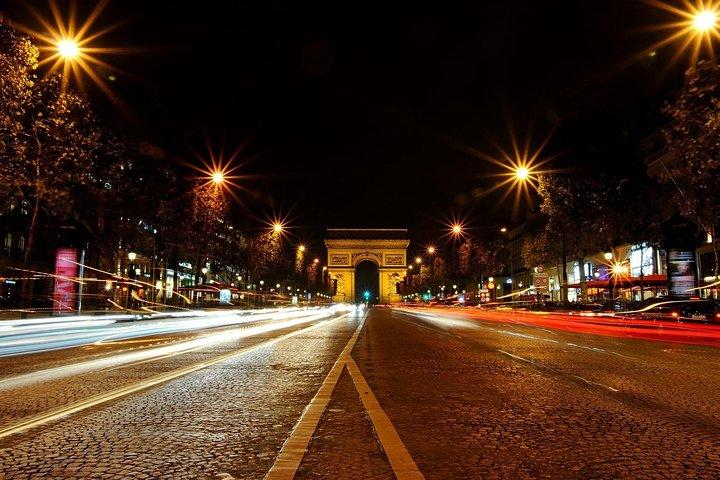 Paris à noite com cruzeiro no rio Sena e transporte de luxo de ida e volta