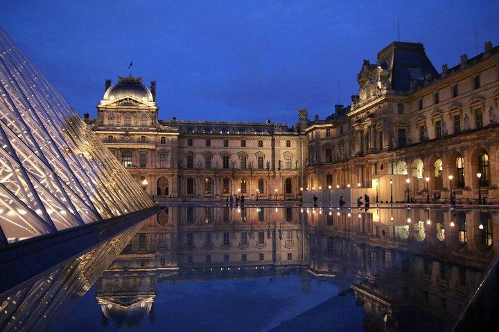 Paris à noite com cruzeiro no rio Sena e transporte de luxo de ida e volta