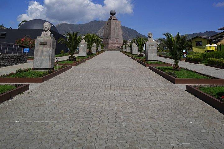 Volle Quito City Tour inklusive Weltmitte und Teleferico Seilbahn