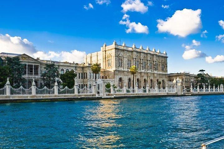 イスタンブールランチクルーズ - 黒海まで広がるボスポラス海峡クルーズ