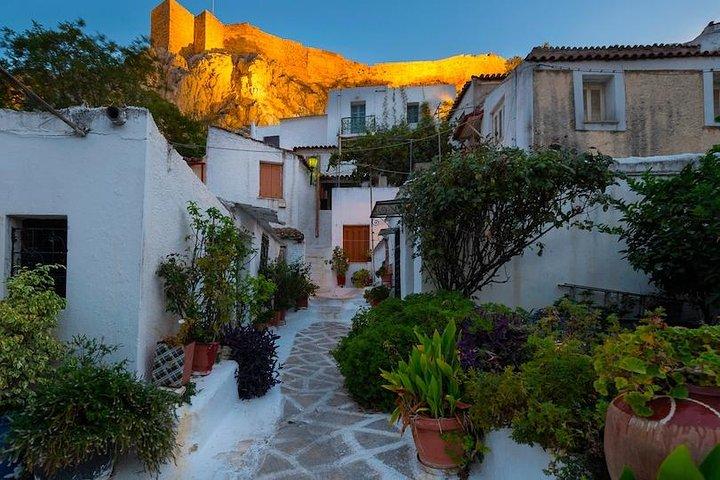 Tour a piedi al tramonto a Plaka con gemme nascoste e storie locali