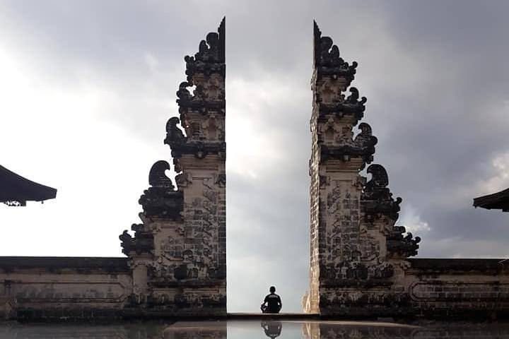 Bali Instagram Tour: Heaven Gate Tour - Tirta Gangga - Tukad Cepung Waterfalls
