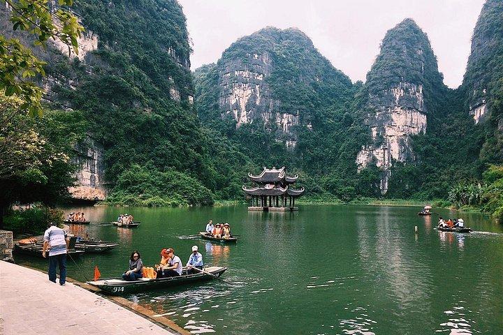 Hoa Lư Tam Coc & Mua Cave full day Including Buffets Lunch