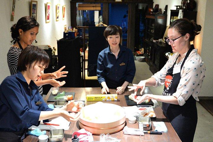 Tokyo Fish Market Tour & Sushi Making in der Nähe von Adachi mit Masahito