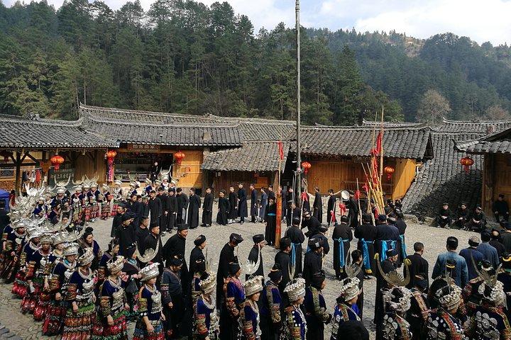 Tour culturale privato di minoranza etnica di Guizhou Kaili di 2 giorni da Guiyang con alloggio