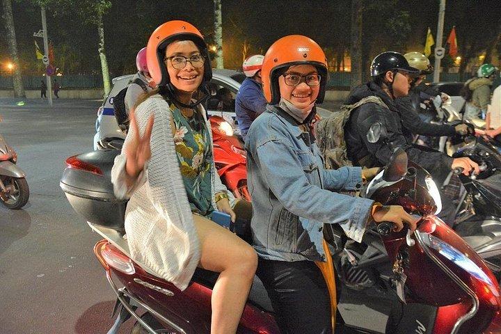女性主導のハノイバイクツアー：ハノイ・バイ・ナイト・フーディー・バイクツアー